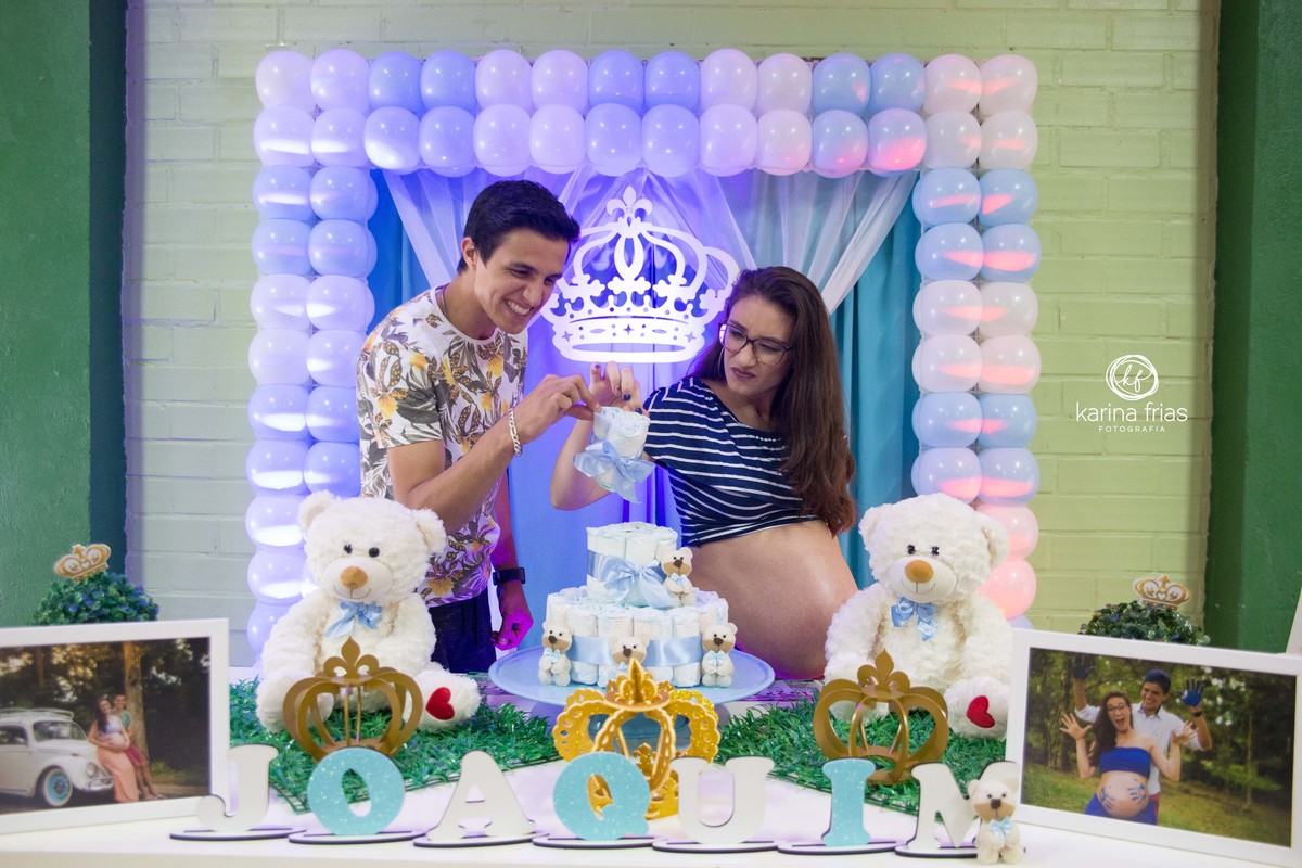 OS MODELOS SEGURAM AS FRALDAS