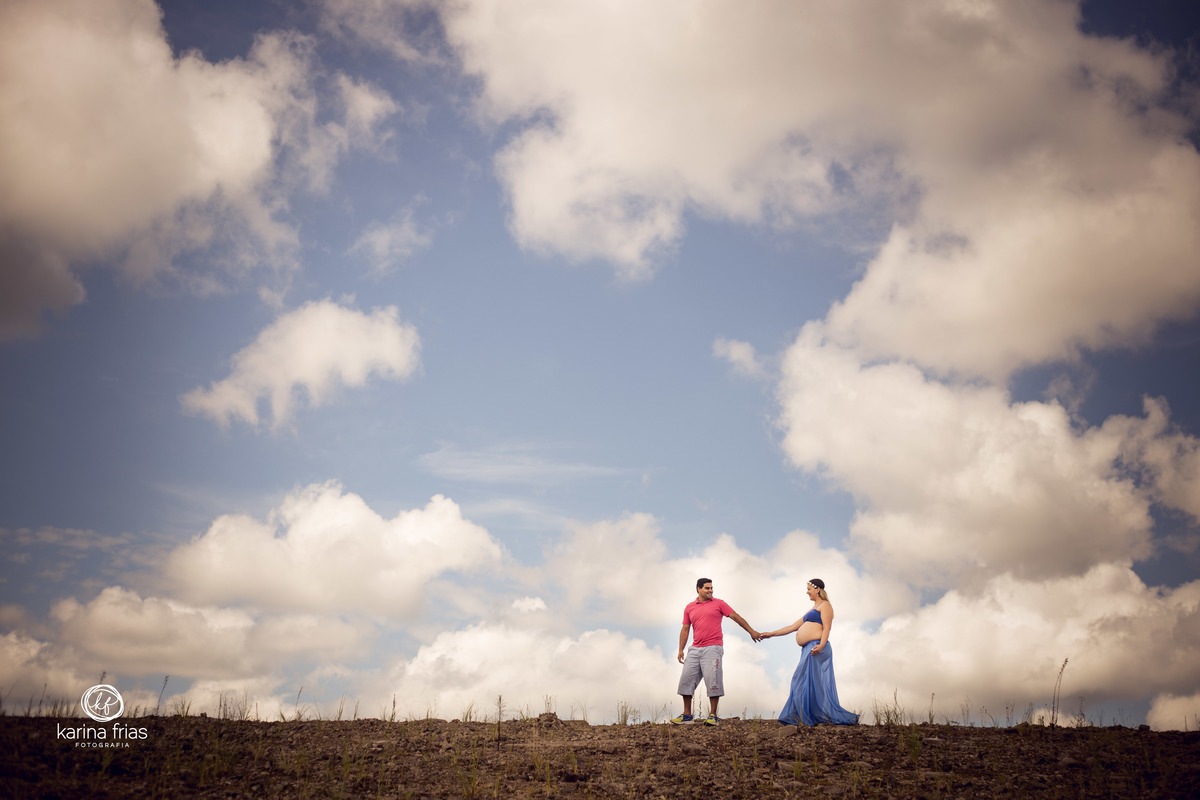 OS PAIS CAMINHAM DURANTE ENSAIO DE GESTANTE EXTERNO