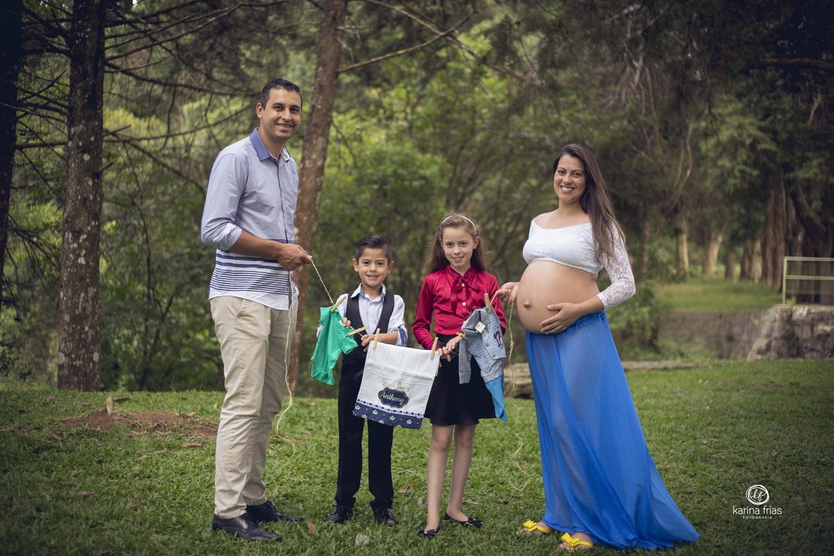 NO ENSAIO EXTERNO DE GESTANTE FAZEMOS UM VARAL COM AS ROUPAS DO BEBE