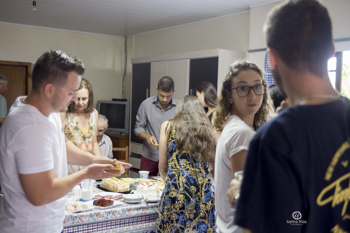 a familia come naturalmente durante as fotos documentais