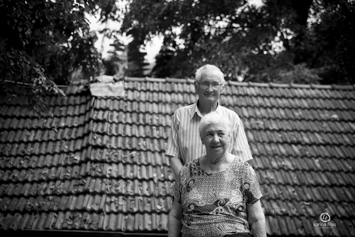 os nonos fazem pose para a fotografa de familia de caxias do sul