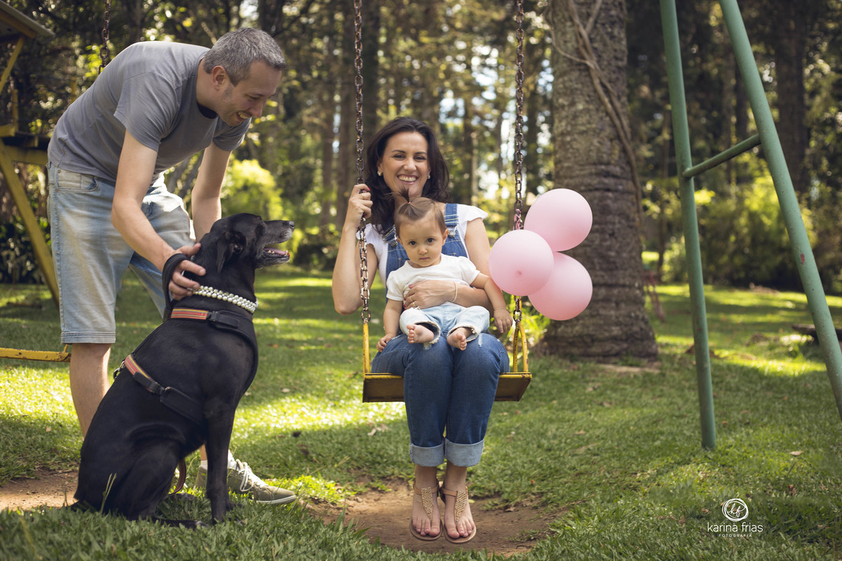 a mae se embala na sessão de fotos de familia