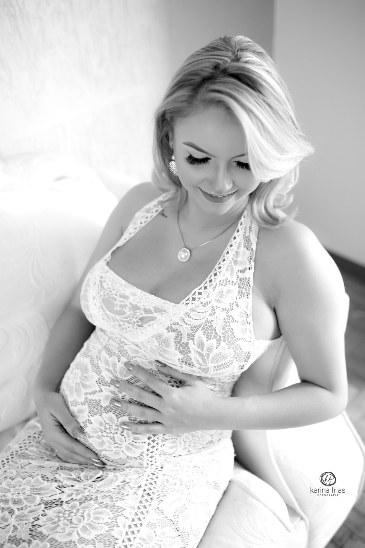 o ensaio gestante em caxias do sul foi realizado na casa da cliente