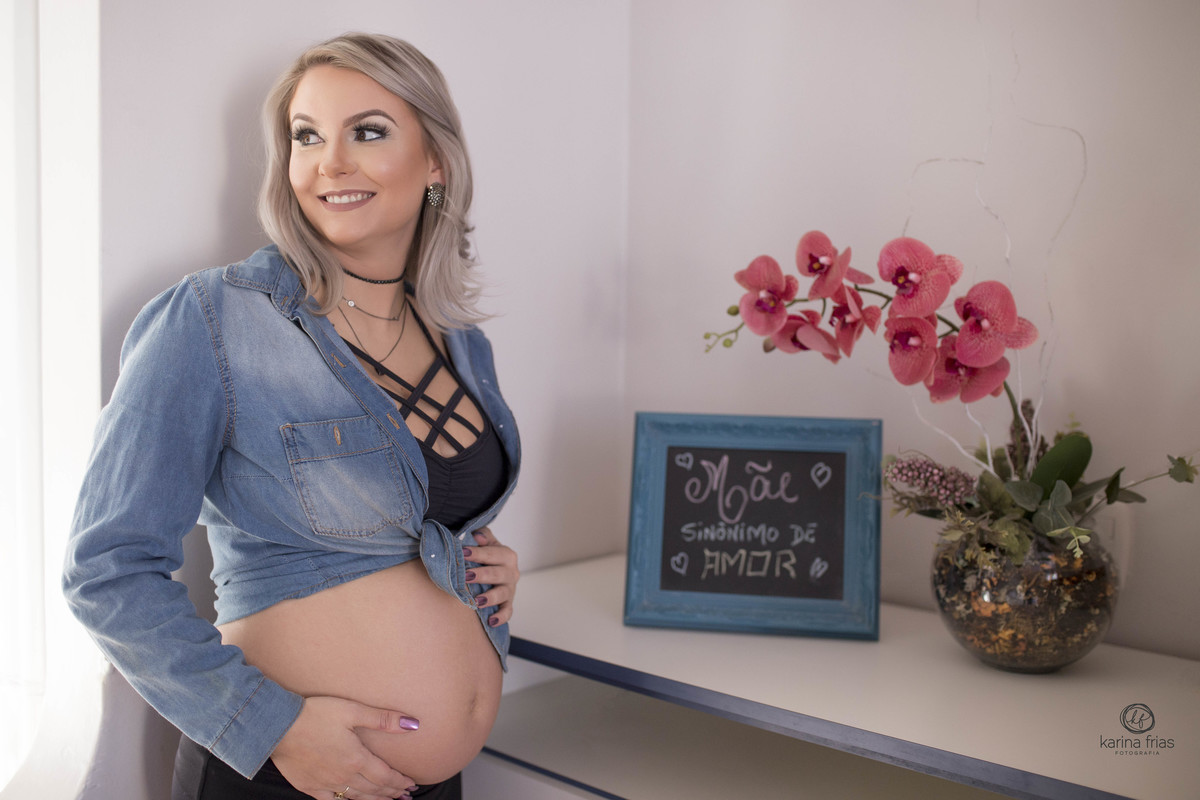 utilizamos plaquinhas como acessorios no ensaio de gestante