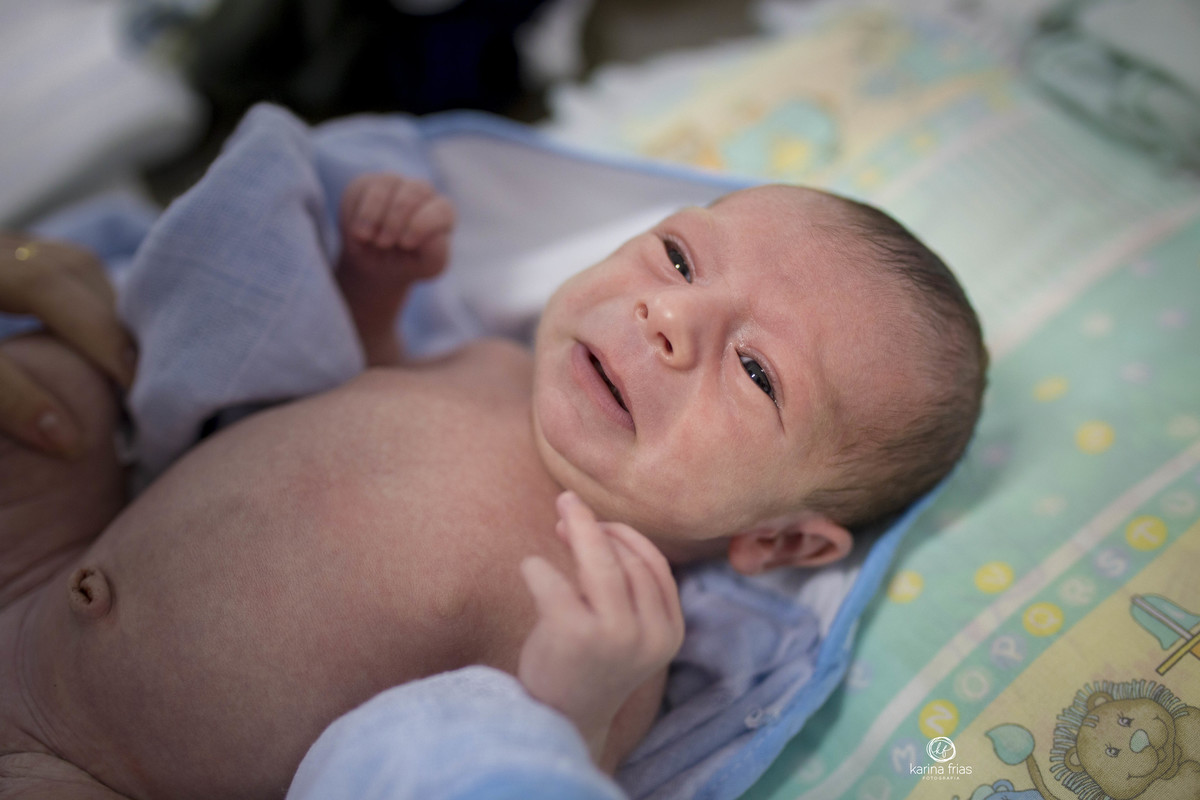 o bebe chora para a hora do banho