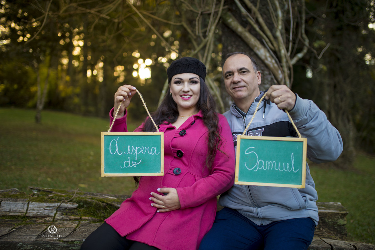 no ensaio de gestante levamos plaquinhas como acessorios