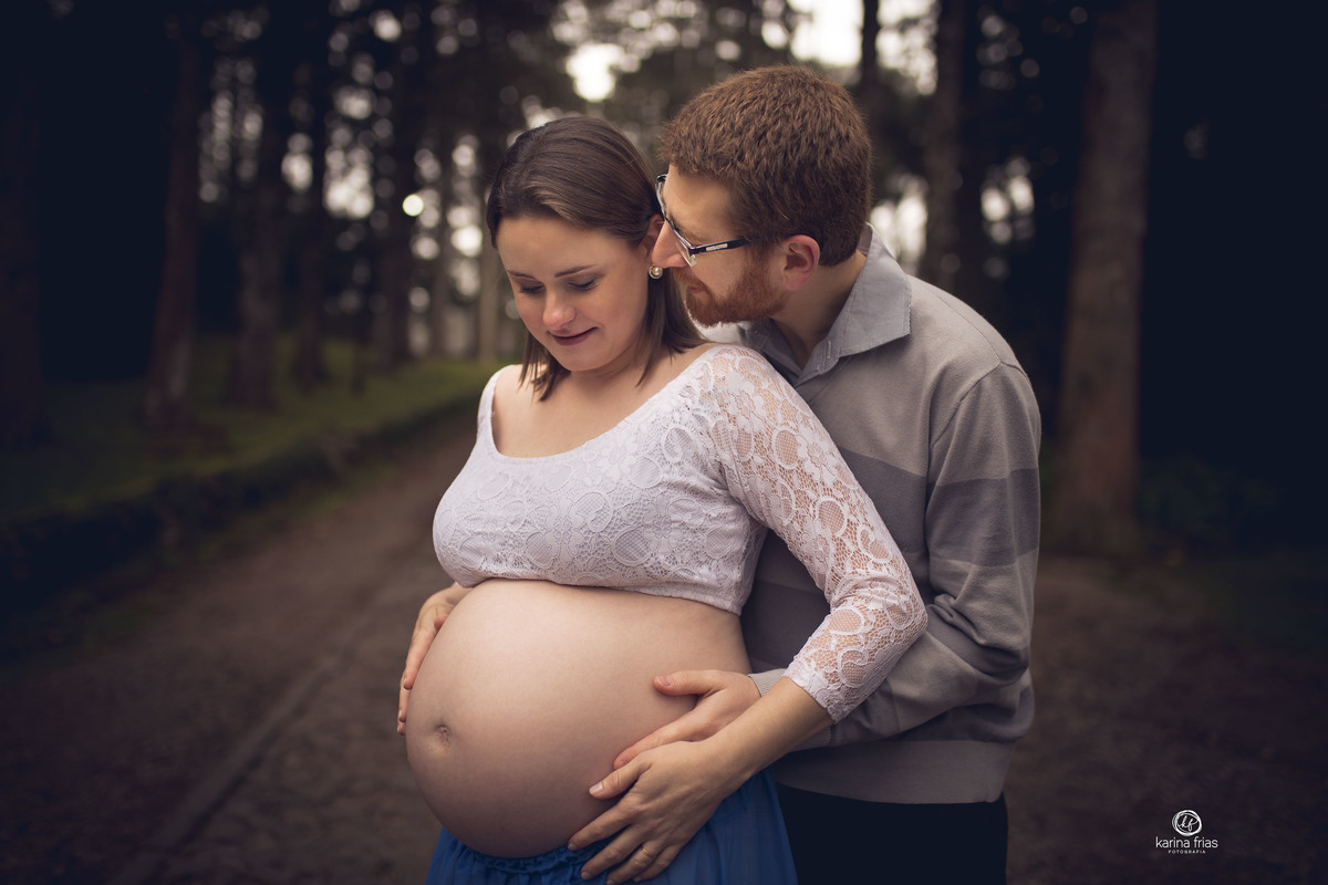 o pai cochicha no ouvido da mamae
