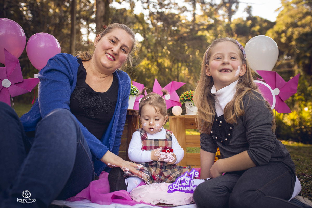 a mamae e irma também participaram do ensaio smash the cake
