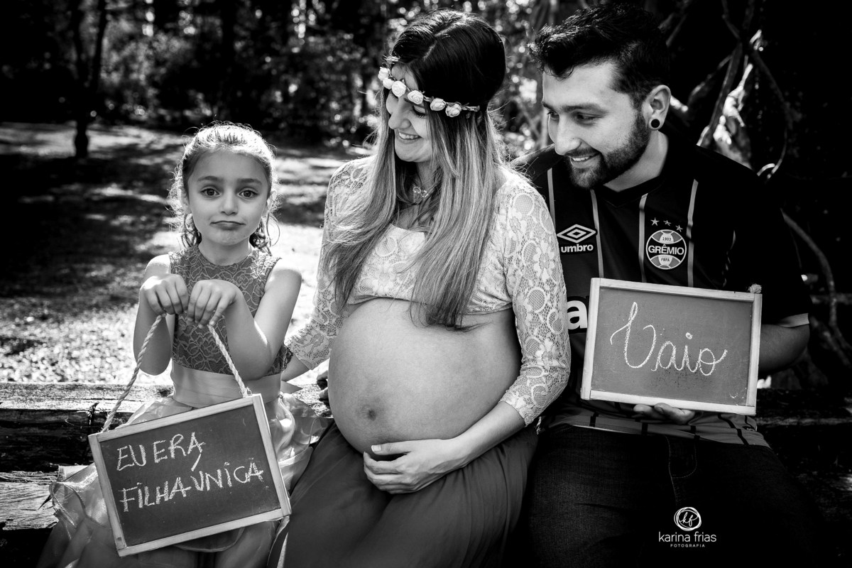 no ensaio de gestante usamos plaquinhas como acessorios