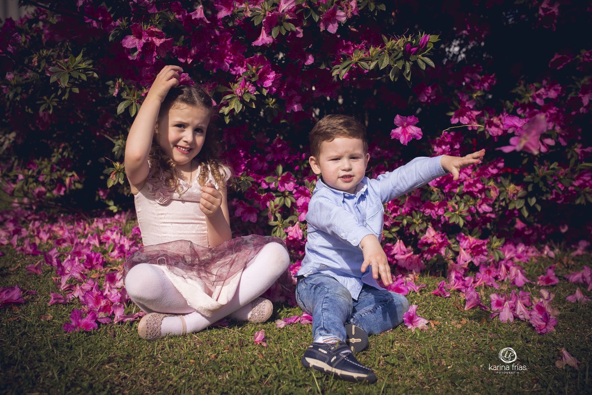 NO ENSAIO EXTERNO INFANTIL AS CRIANÇAS ESTAO SENTADAS