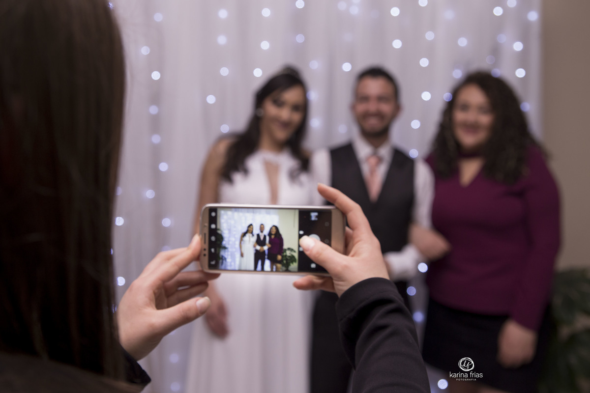 a fotografa bate a foto da selfie