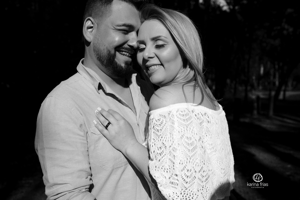 NO ENSAIO EXTERNO DE CASAL OS MODELOS TROCAM CARICIAS