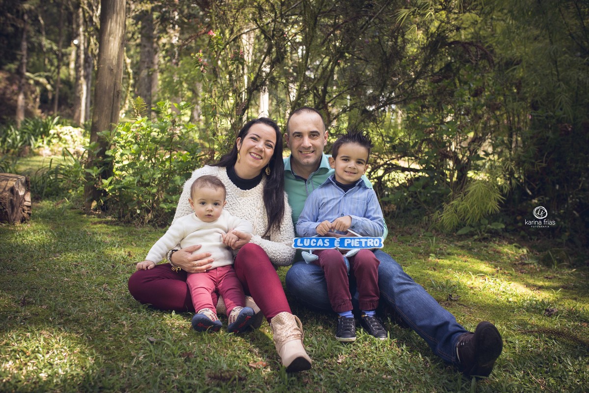 A FAMILIA POSA PARA AS FOTOS DE UM ANINHO DO PIETRO