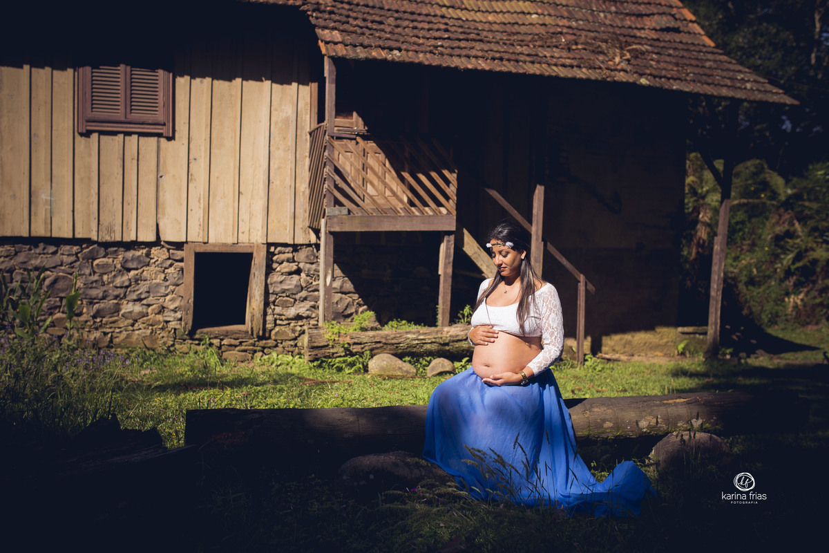 A GESTANTE ESTA SENTADA PARA AS FOTOS EXTERNAS