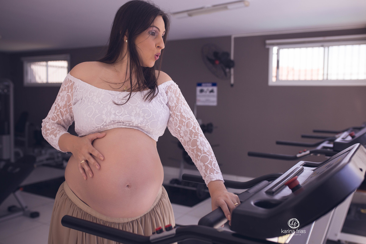 a modelo esta na esteira da academia