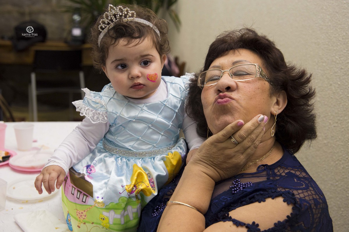 A AVO FAZ GRACINHA PARA A NETA