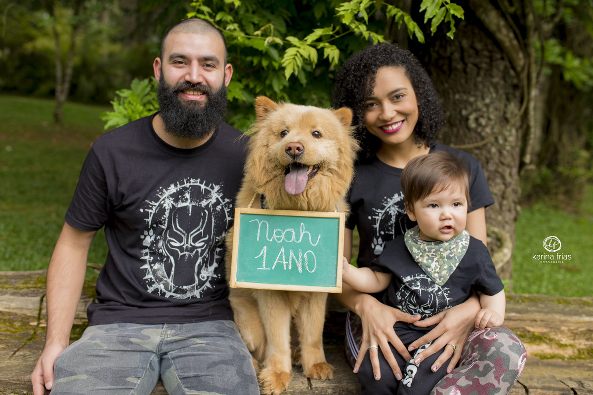 A FAMILIA POSA PARA AS FOTOS EXTERNAS