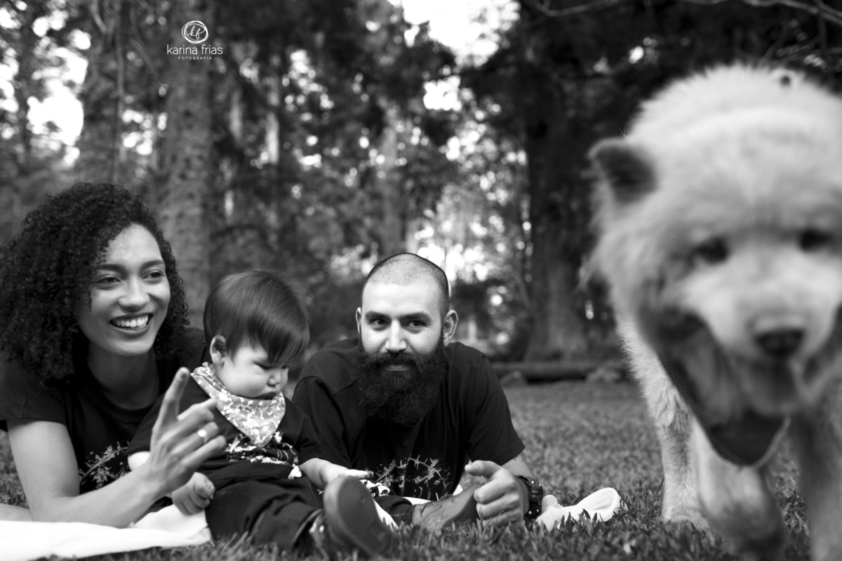 NO ENSAIO EM FAMILIA O CACHORRO ESCAPA