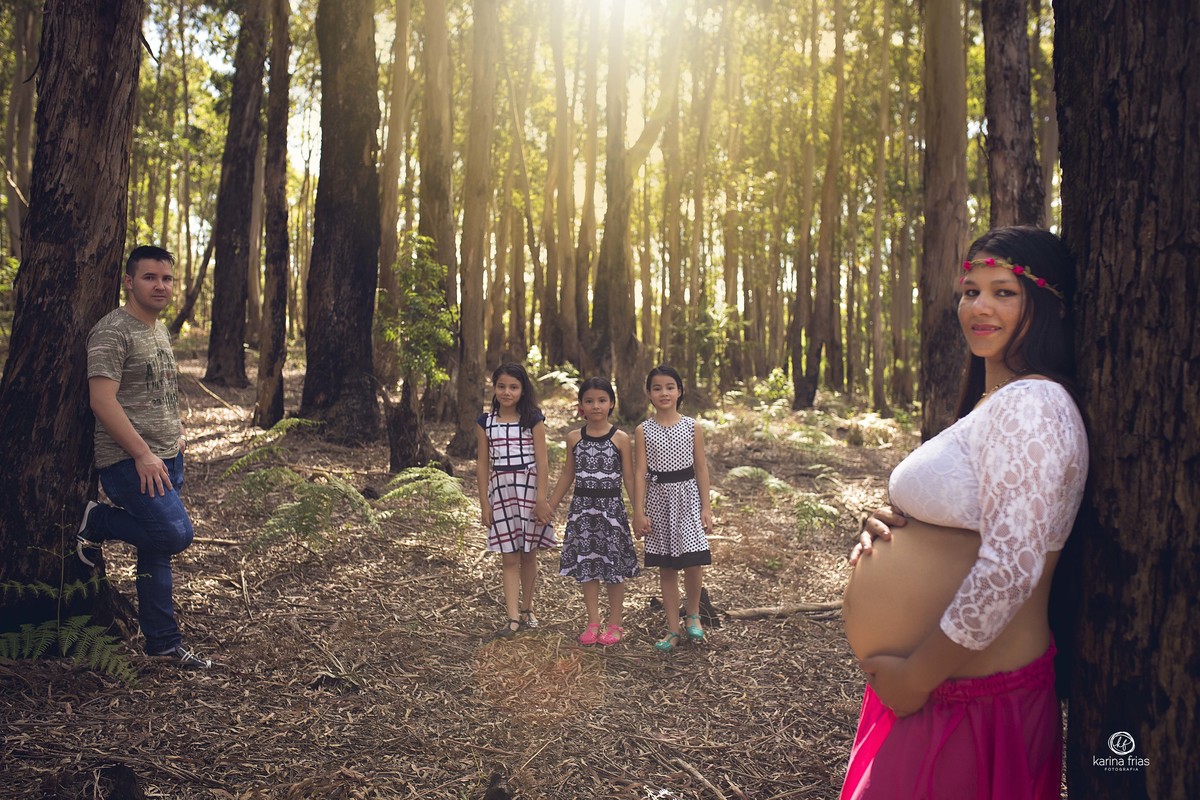 A FAMILIA POSA PARA AS FOTOS DE GESTANTE EXTERNAS
