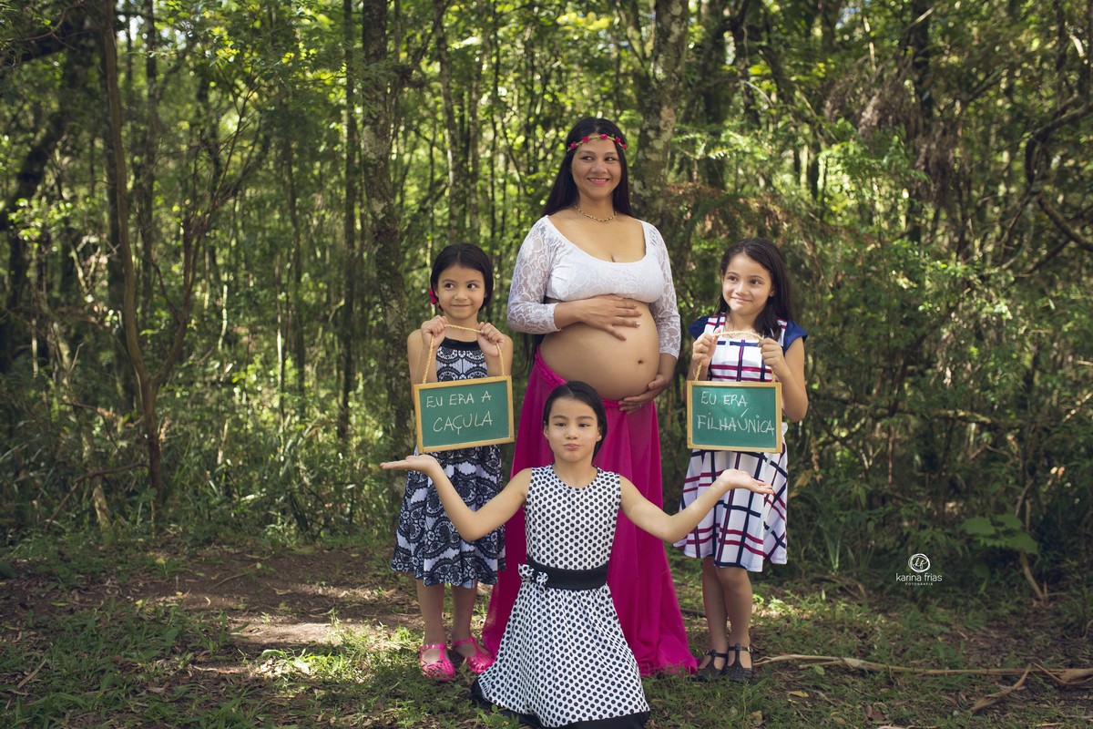 AS FILHAS SEGURAM PLACAS NO ENSAIO EXTERNO DE GESTANTE