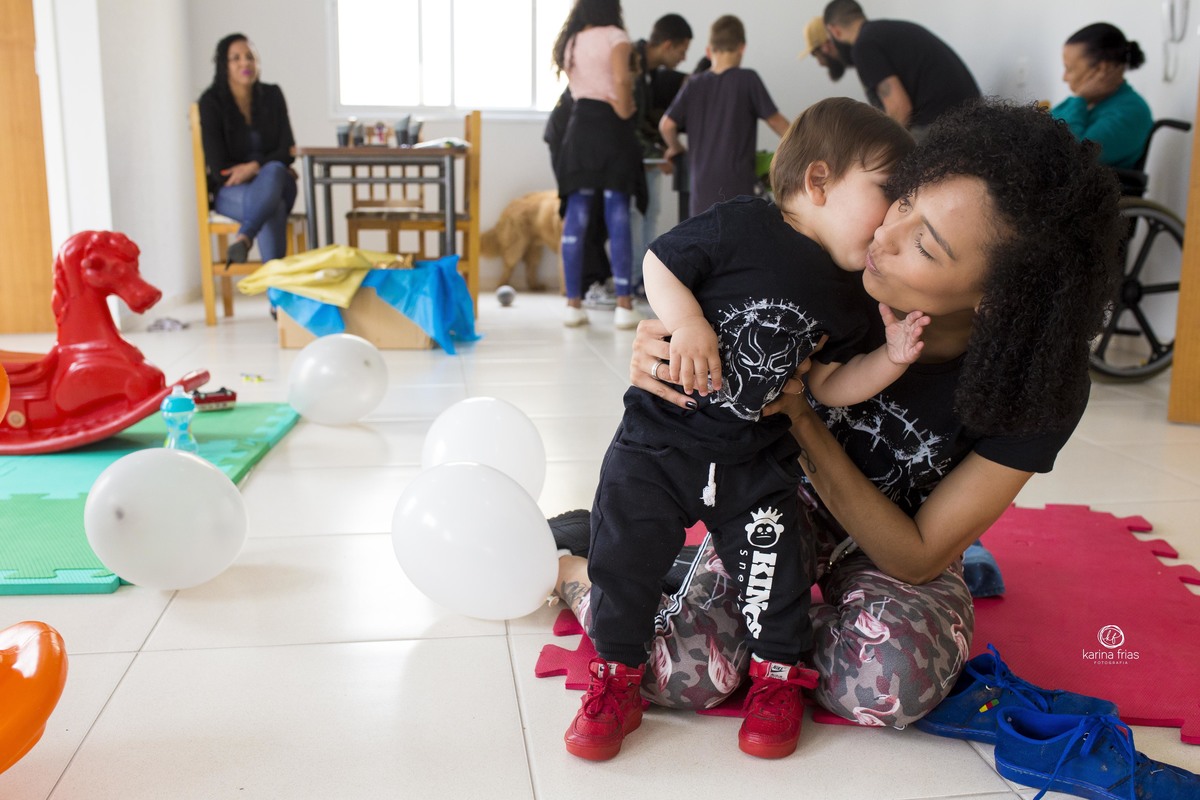 o bebe beija a mae na sua festa de aniversario em caxias do sul