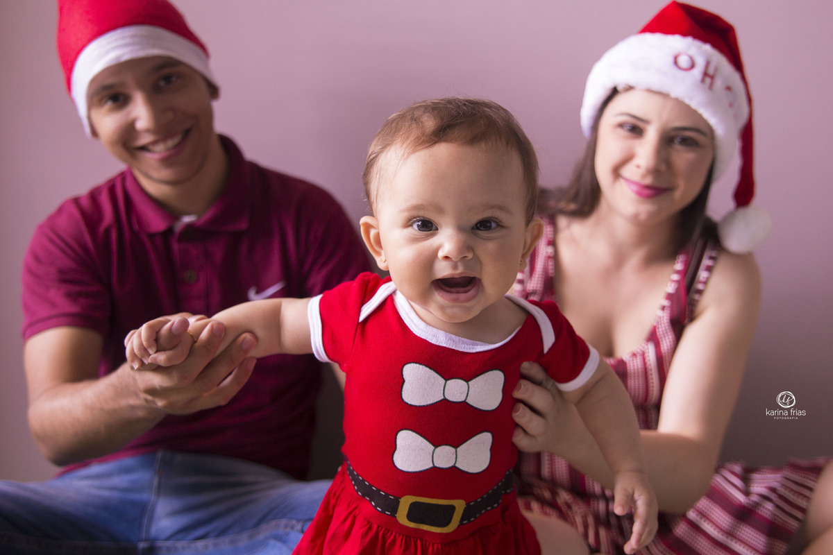 A BEBE SORRI PARA A FOTOGRAFA DE FAMILIA DE CAXIAS DO SUL, KARINA FRIAS
