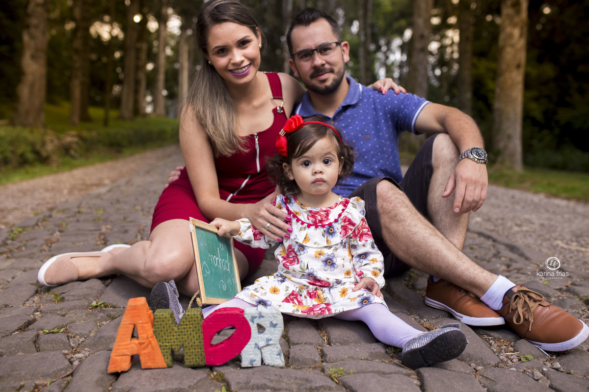 no ensaio externo de familia, os modelos posam