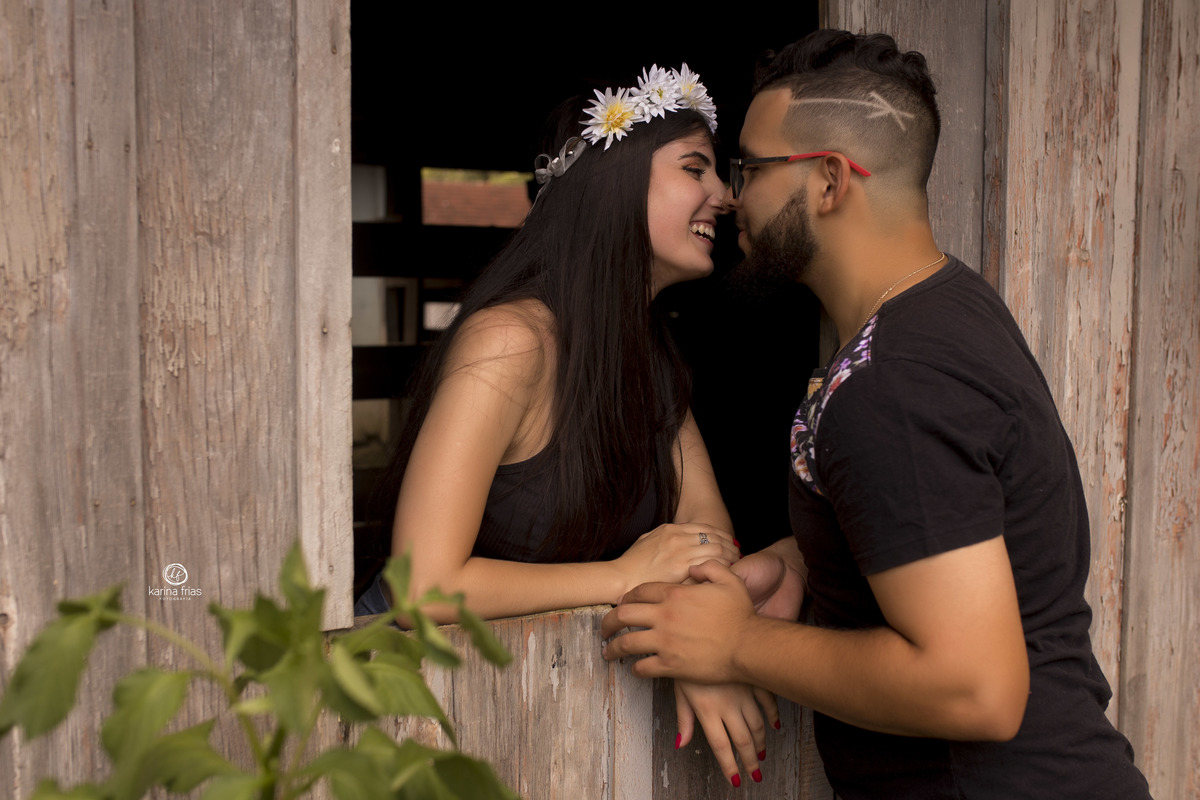 o casal se beija no ensaio de casal