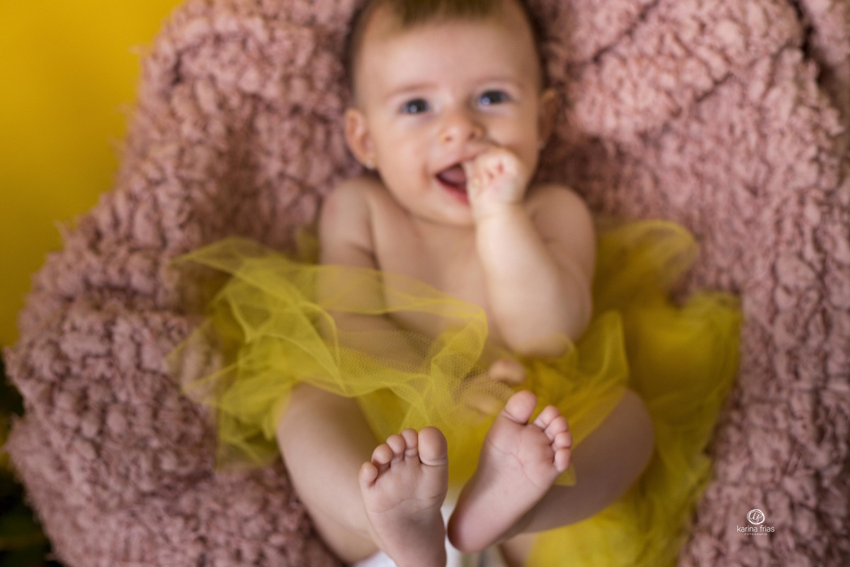 a bebe sorri para a fotografa de familia de caxias do sul, karina frias