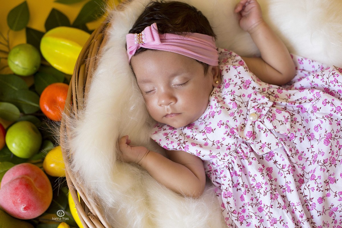 a bebe dorme durante acompanhamento mensal