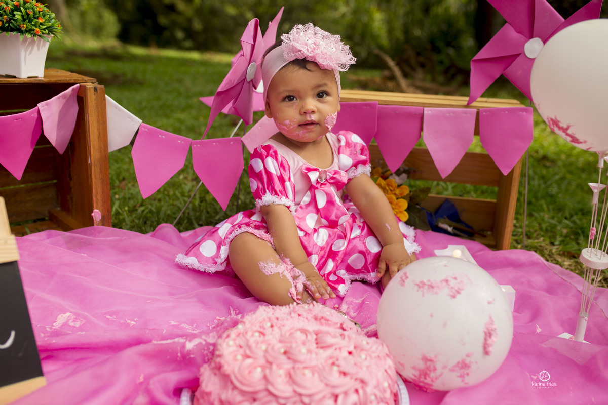 A MENINA POSA PARA A FOTOGRAFA DE FAMILIA DE CAXIAS DO SUL-RS
