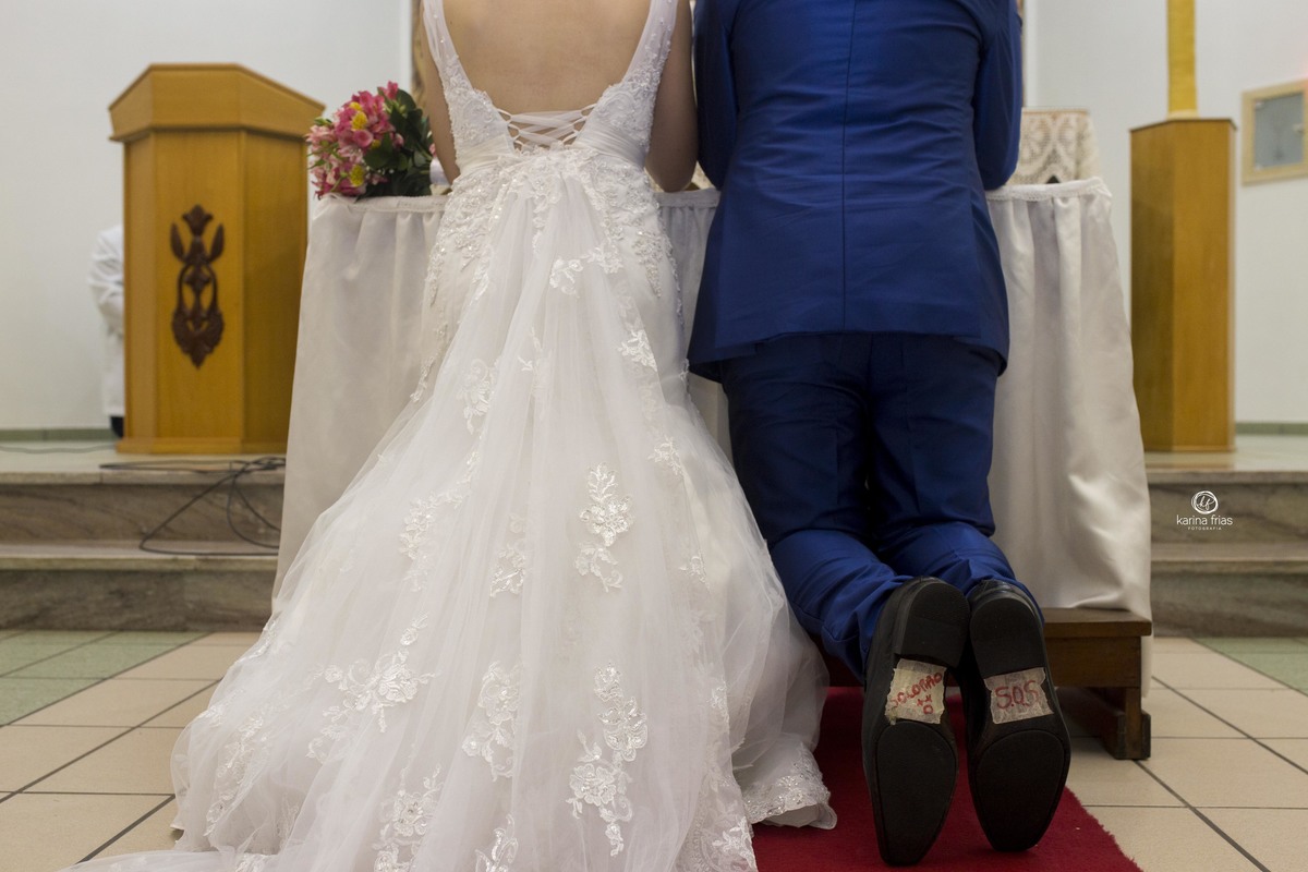 o noivo pendura dizeres nos pes