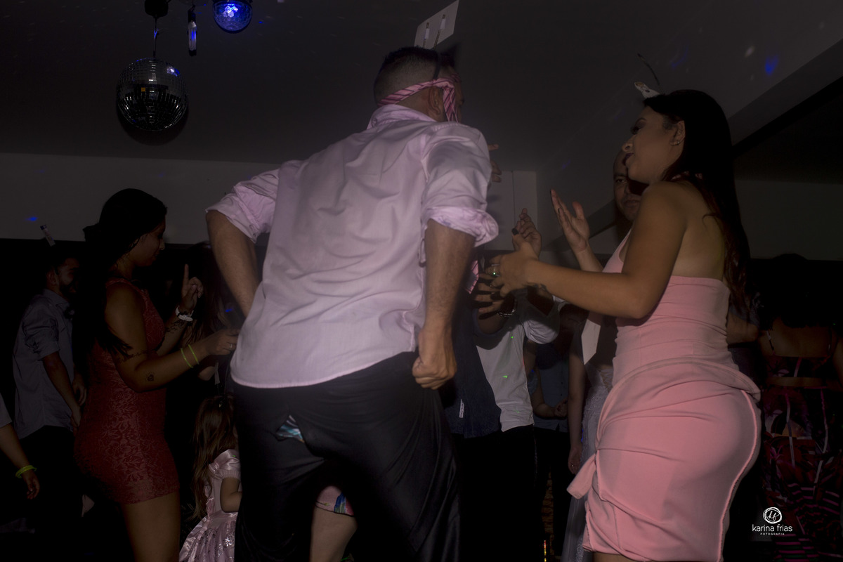 o convidado rasga a calça no casamento em caxias do sul - rs