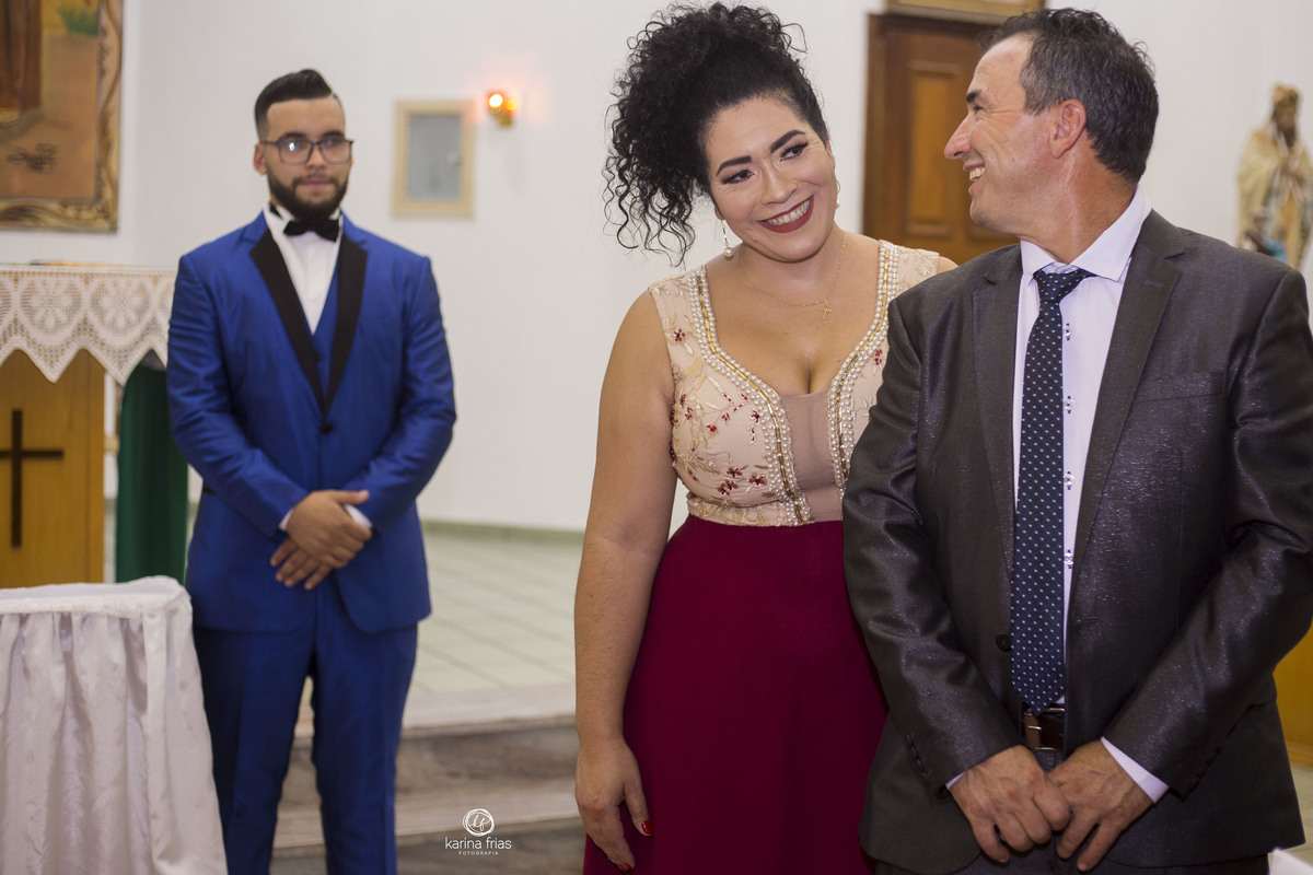 o noivo aguarda ansioso a noiva