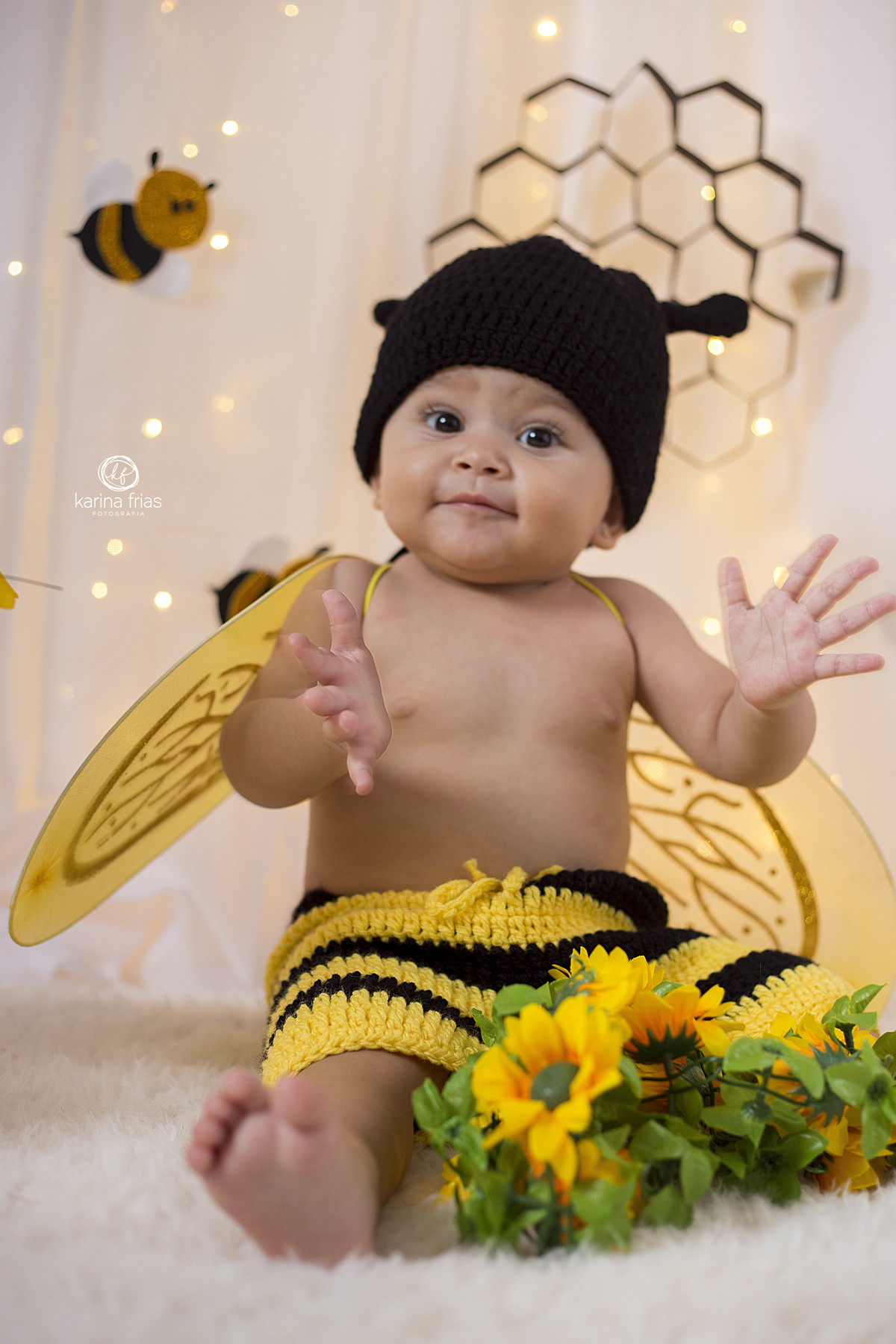 a criança bate palma no acompanhamento mensal