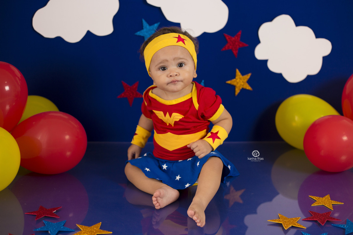 a menina posa para as lentes da fotografa de familia de caxias do sul