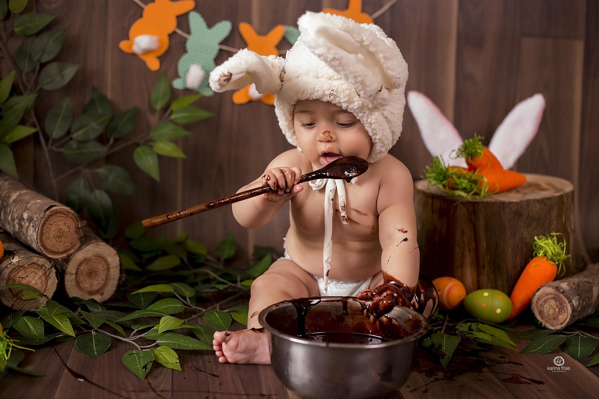 a bebe experimenta o chocolate