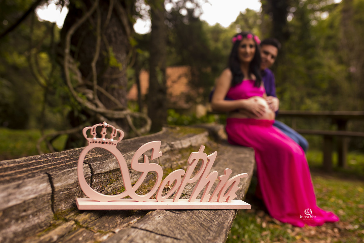 no ensaio de gestante externo usamos plaquinhas como ACESSORIOS