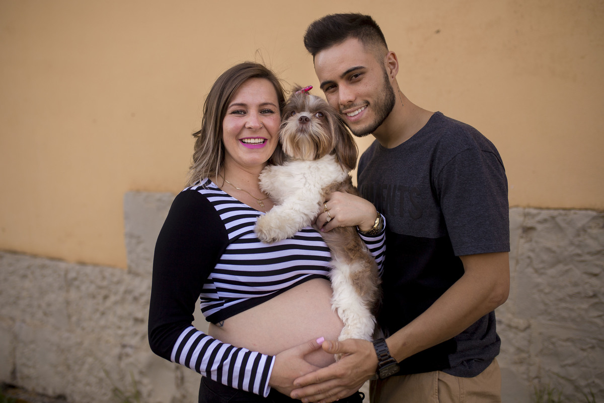 no ensaio de gestante os clientes levaram o pet