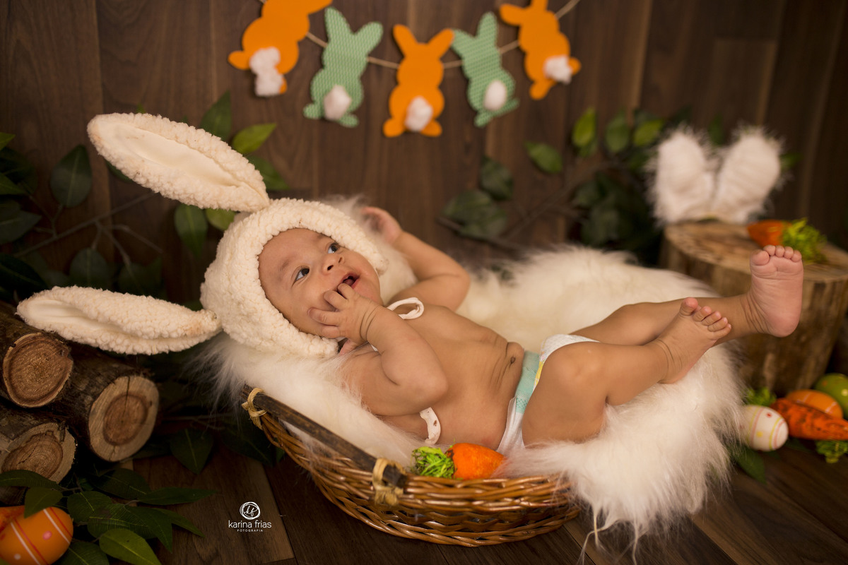 no ensaio de pascoa a bebe se diverte