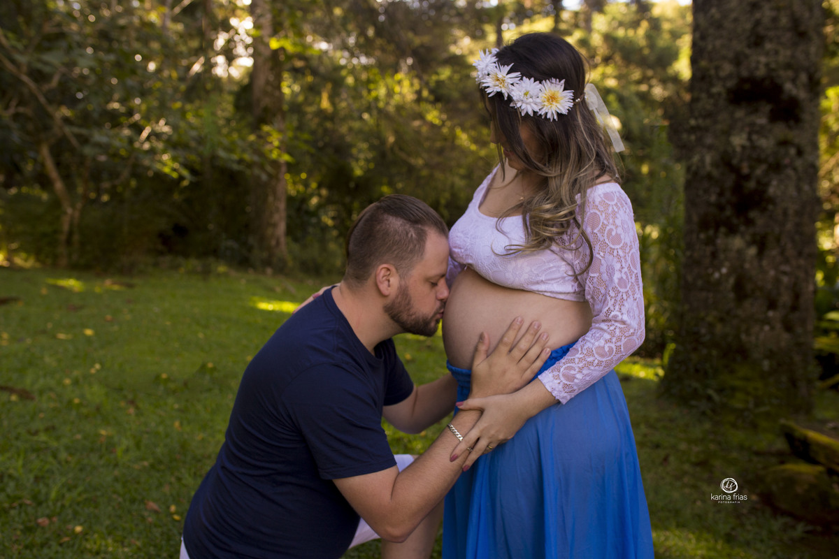 o pai beija a barriga no ensaio externo