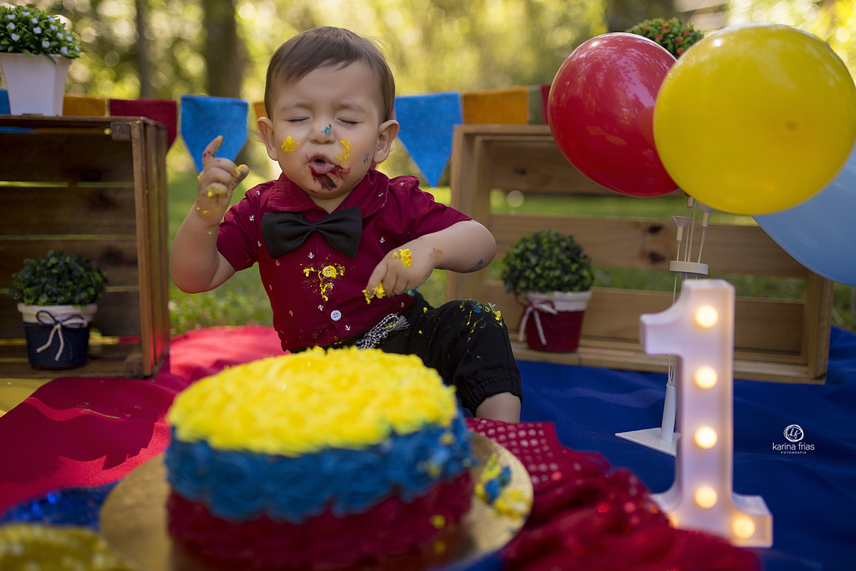 a criança dança para a fotografa de familia de caxias do sul - rs 