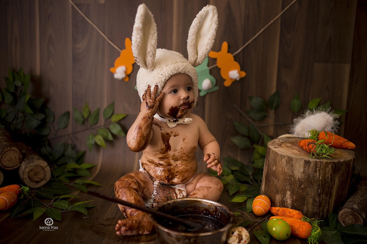 no ensaio com chocolate a criança se lambuza