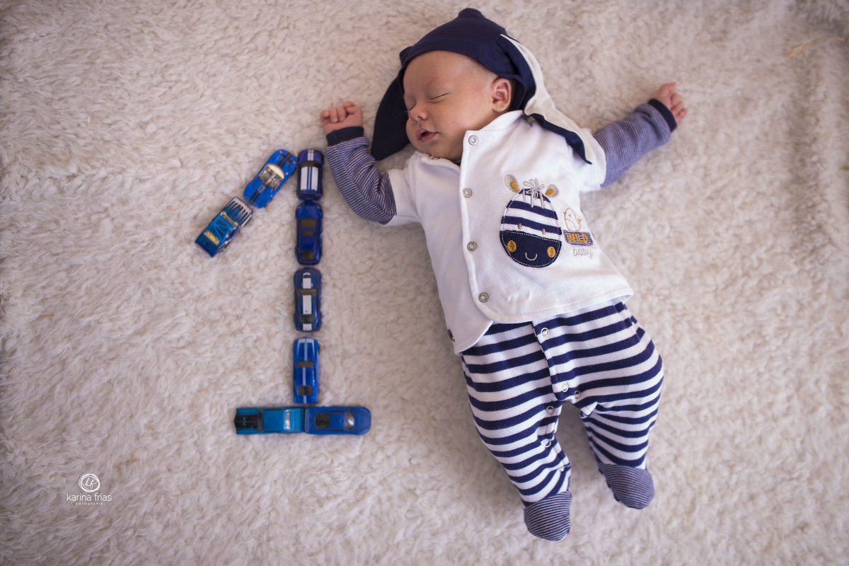 utilizamos carrinhos para fazer o numero correspondente ao mes do bebe