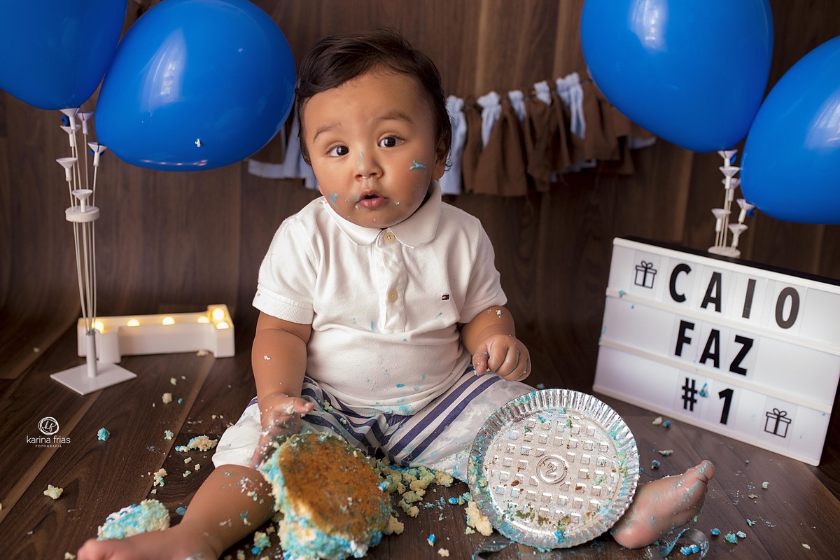 no ensaio smash o bebe derruba o bolo