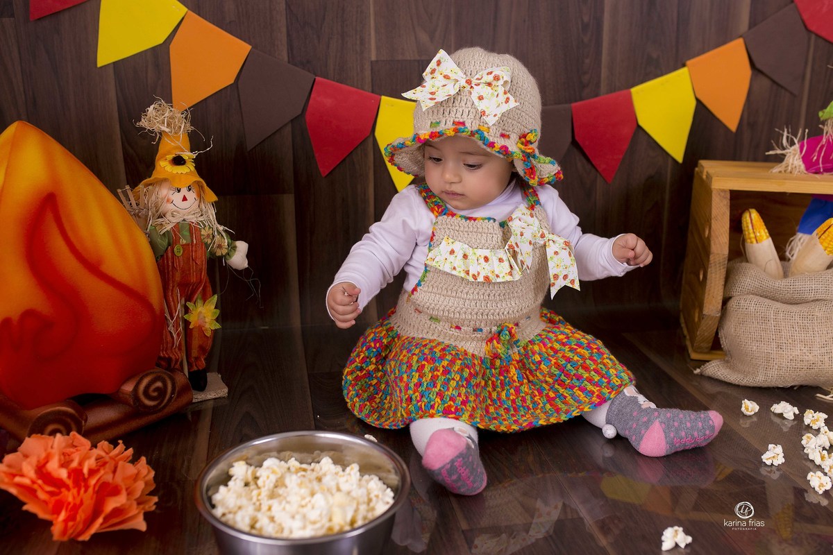 a criança descobre a pipoca