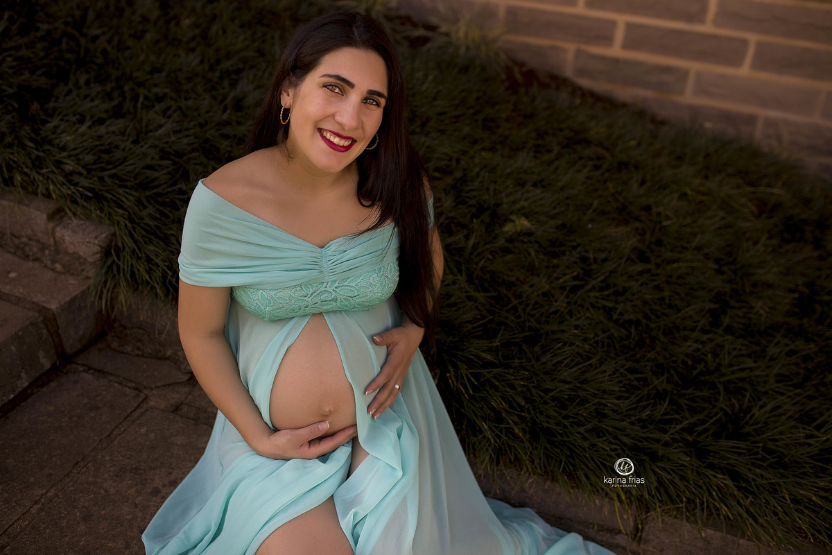 no ensaio de gestante externo a modelo posa para a fotografa de caxias do sul - rs