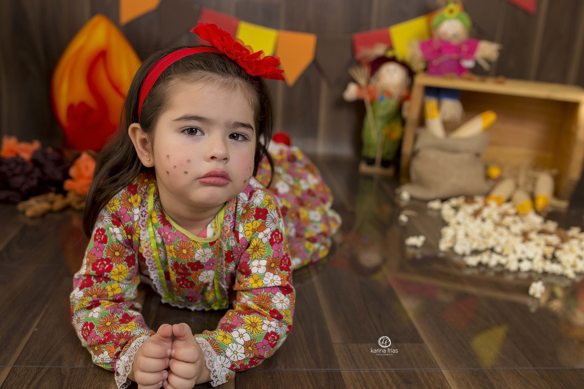 na sessão junina a menina ficou seria