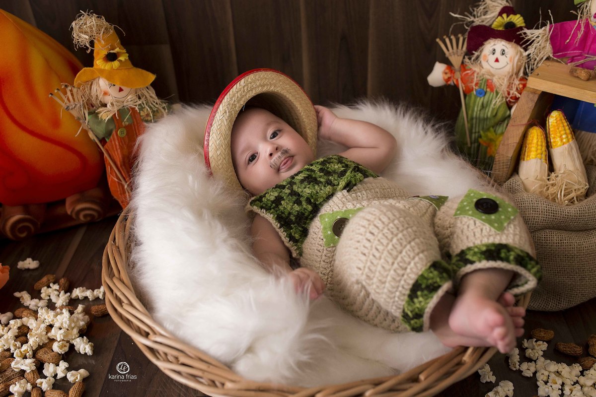 o menino olha para a fotografa de familia de caxias do sul, karina frias