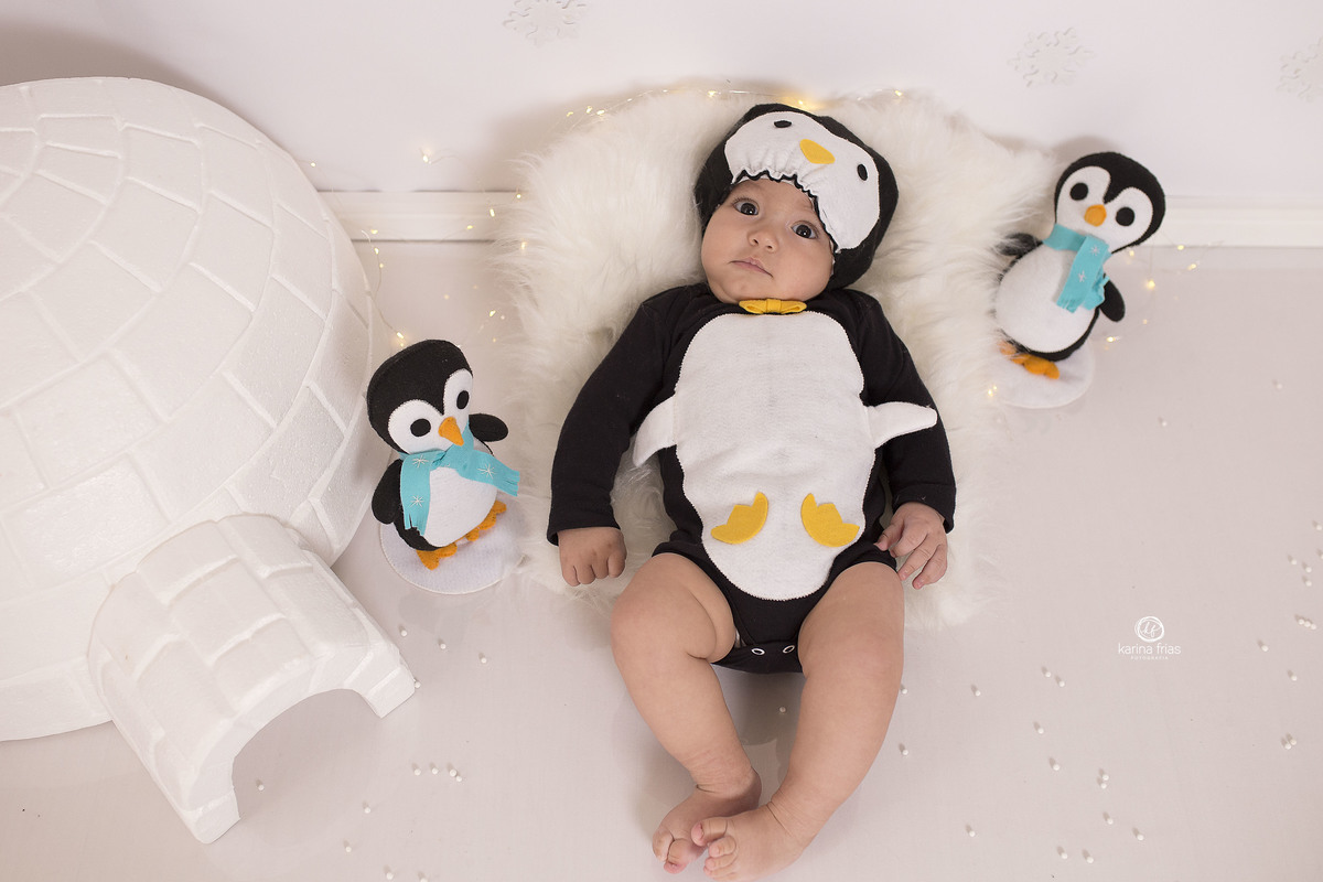 no ensaio de acompanhamento vestimos a criança de pinguim
